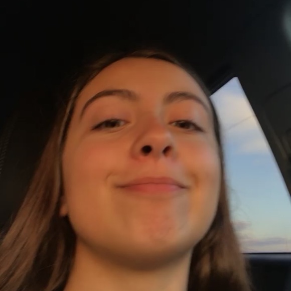 Meet your Posher, Mia - Picture 1 of 1